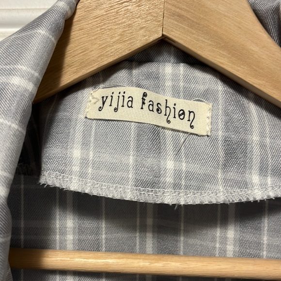 Lightweight Plaid Blazer - Picture 2 of 5